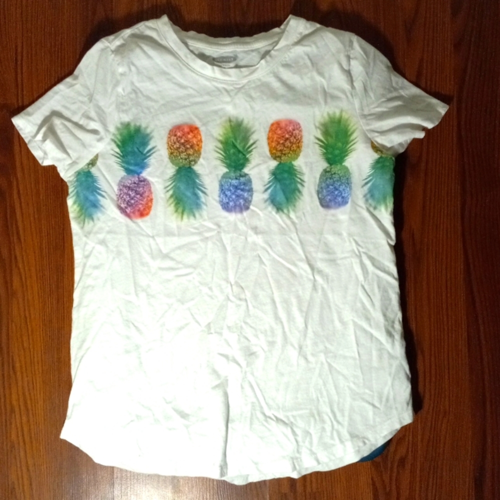 Old Navy white women's tee with multicolor pineapples, Medium